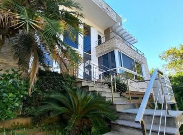Casa · 397m² · 3 Quartos · 6 Vagas · Casa em condomínio com 3 suítes e 6 vagas!