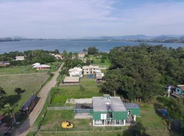Casa · 400m² · 3 Quartos · Casa de Contêiner de Alto Luxo à Venda  Próxima à Praia do Rosa | Ouvidor | Surfland - SC  Arquitetu