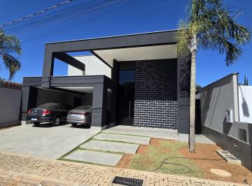 Casa de 3 quartos, Vicente Pires · Aluguel em Vicente Pires rua 10A 3 suítes armários piscina churrasqueira