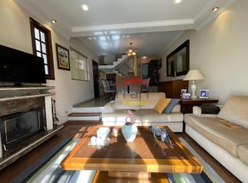 Casa · 236m² · 4 Quartos · 6 Vagas · Sobrado Amplo na Zona Norte com Terraço, Sótão e Vista Privilegiada da Serra.