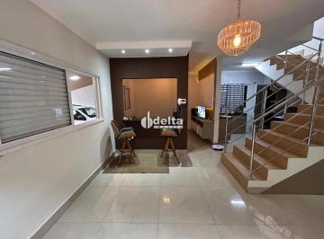 Casa · 250m² · 2 Quartos · 5 Vagas · Casa residencial disponível para venda no bairro Luizote em Uberlândia-MG.