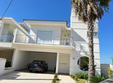 Casa · 341m² · 4 Quartos · 4 Vagas · Sobrado com 4 Suítes para Alugar em Condomínio Completo!