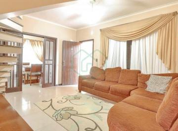 Casa · 180m² · 4 Quartos · 5 Vagas · Sobrado com 4 Quartos e 3 banheiros à Venda, 182 m² por R$ 750.000