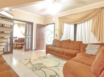 Casa · 180m² · 4 Quartos · 5 Vagas · Sobrado com 4 Quartos e 3 banheiros à Venda, 182 m² por R$ 750.000