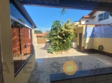Foto 01 · Casa à Venda ou Locação em Itanhaém-SP, no Bairro Savoy: 3 Quartos, 2 Suítes, 1 Sala, 4 Banheiros, 4