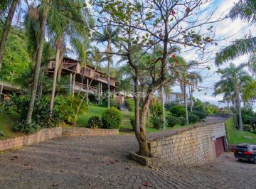Casa de 6 quartos, Florianópolis · Propriedade Exclusiva com 16.000m² e Vista para o Mar na Lagoinha | Ideal para Moradia ou Pousada