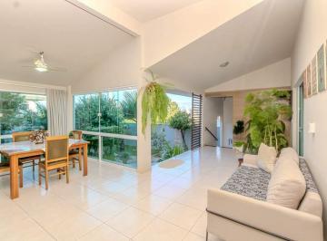 Casa · 270m² · 3 Quartos · 2 Vagas · Casa à venda no bairro Ariribá em Balneário Camboriú