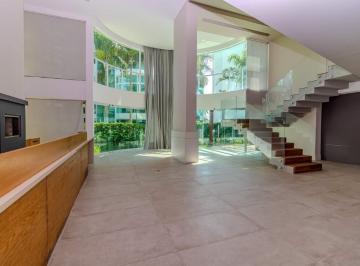 Apartamento · 386m² · 3 Quartos · 4 Vagas · Apartamento garden duplex à venda com 03 suítes na Praia Brava.