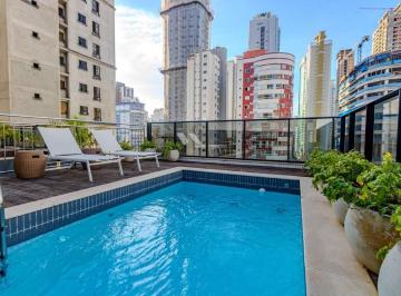 Apartamento · 198m² · 4 Quartos · 3 Vagas · Apartamento com piscina à venda no Ed. Argos em Balneário Camboriú