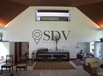 Casa · 459m² · 3 Quartos · 6 Vagas · Magnífica casa noMorumbi, com 718 m² de terreno, com 3 suítes e 6 vagas, à venda.