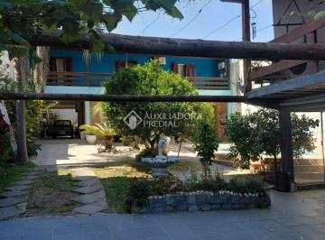 Casa · 923m² · 3 Quartos · 2 Vagas · Terreno com 2 casas construídas no bairro Tristeza