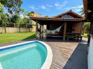 Casa · 138m² · 4 Quartos · Casa com piscina Ouvidor