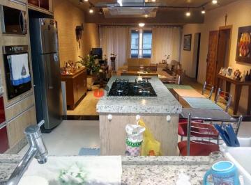 Casa · 390m² · 3 Quartos · 6 Vagas · Sobrado em Santa Maria