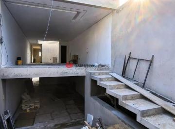 Casa · 290m² · 3 Quartos · 5 Vagas · Sobrado em Cerâmica