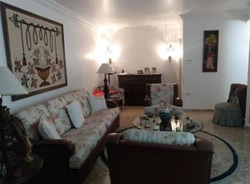 Casa · 251m² · 4 Quartos · 5 Vagas · Sobrado em Olímpico
