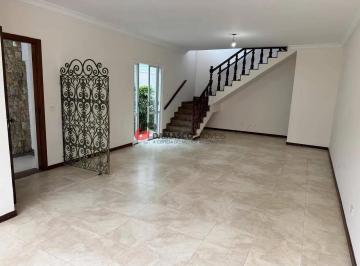 Casa · 204m² · 3 Quartos · 2 Vagas · Sobrado em Cerâmica