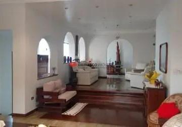 Casa · 450m² · 4 Quartos · 3 Vagas · Casa em Barcelona