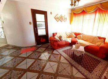Casa · 200m² · 3 Quartos · 2 Vagas · Sobrado em Boa Vista