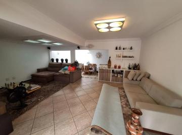 Casa · 210m² · 3 Quartos · 4 Vagas · Sobrado em Olímpico