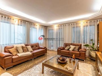 Casa · 230m² · 3 Quartos · 4 Vagas · Sobrado em Santo Antônio