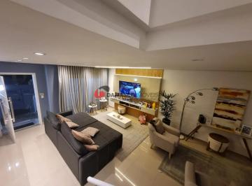 Casa · 240m² · 3 Quartos · 3 Vagas · Sobrado em Santa Maria