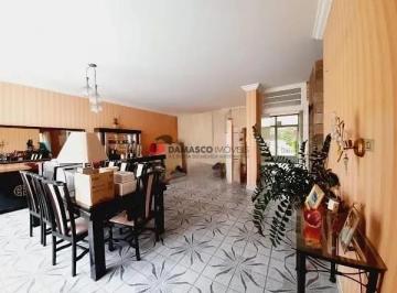Casa · 350m² · 4 Quartos · 4 Vagas · Casa em Barcelona