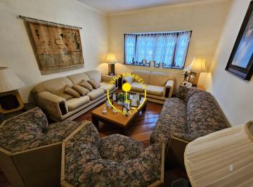 Casa · 259m² · 3 Quartos · 6 Vagas · Casa à venda com 3 suítes perto do metrô Vila Sonia