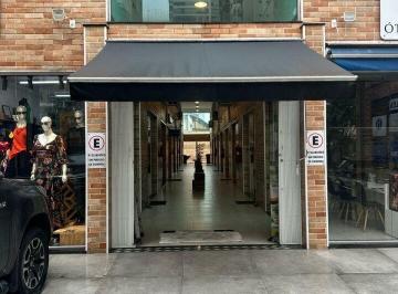 Comercial · 46m² · LOJA COM 46M² PARA ALUGAR DENTRO DE UMA GALERIA NO BELENZINHO, SÃO PAULO.
