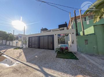 Casa · 175m² · 4 Quartos · 2 Vagas · Sobrado em Marajo - Matinhos