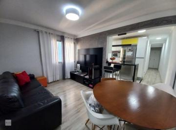 lzpdhg2njdhyzcwowm5mzc0_md · Lindo Apartamento Reformado com 3 dormitórios e vaga coberta