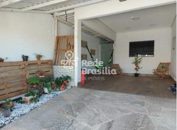 Casa · 200m² · 3 Quartos · 2 Vagas · Condomínio Quinta dos Ipês - Casa com 3 quartos - 1 suíte - 2 vagas - estuda permuta - Jardim Botâni