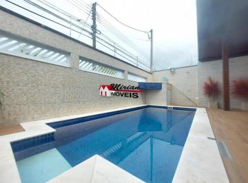 Casa de 3 quartos, Peruíbe · Lindo Imóvel Em Bairro Nobre Com Piscina E Cascata Na Praia De Peruibe