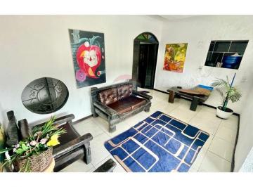 Casa · 790m² · 13 Quartos · 1 Vaga · Casa Espaçosa com 790 metros quadrados à Venda em Salvador