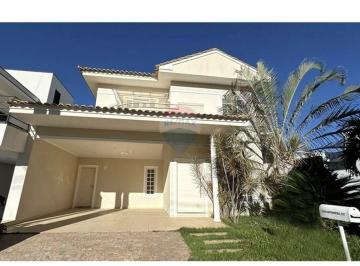 Casa · 250m² · 3 Quartos · 4 Vagas · "Alugue a Casa dos Seus Sonhos em Votorantim!"