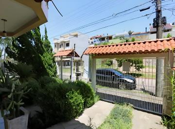 Casa · 205m² · 3 Quartos · 2 Vagas · Casa de 3 dormitórios com 205m² à Venda no Bairro Hípica