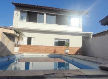 Casa de 3 quartos, Itanhaém · Sobrado com piscina e 3 dormitórios a venda na praia de Itanhaém.