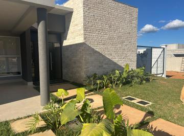 Casa de 3 quartos, Brasília · Casa térrea com 03 suítes - Jardim Botânico