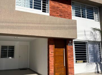 Casa de 3 quartos, Curitiba · Residência próximo ao Parque Barigui e Torre Panorâmica