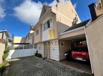 Casa de 3 quartos, Curitiba · Sobrado em condomínio não geminado, 3 quartos e 2 vagas.