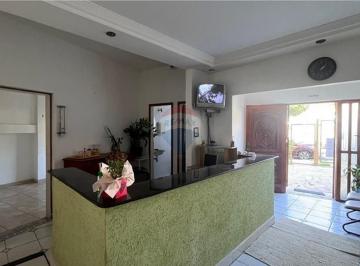 Comercial · 388m² · 11 Quartos · 4 Vagas · RE/MAX ALUGA imóvel comercial (sobrado) com 11 salas com banheiros, 02 recepções, 04 vagas de garage