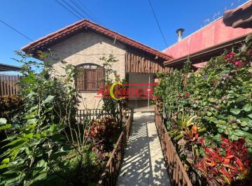Casa · 220m² · 4 Quartos · 2 Vagas · Casa de Campo na Cidade - à Venda na Vila Aida, Centro de Guarulhos!