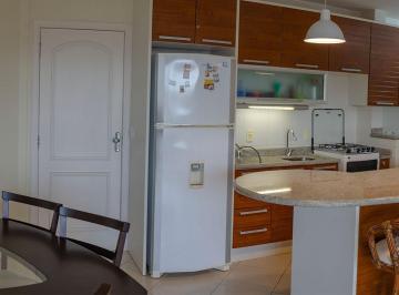 Apartamento de 2 quartos, Florianópolis · TEMPORADA EM FLORIPA!- UMA QUADRA DA PRAIA!