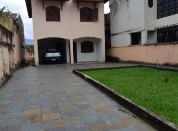 Casa · 174m² · 3 Quartos · 8 Vagas · Casa de dois pavimentos