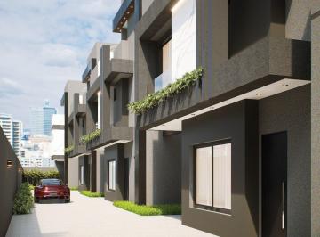 Casa · 197m² · 3 Quartos · 1 Vaga · Sobrado no Boqueirão, com 03 quartos sendo 01 suíte.