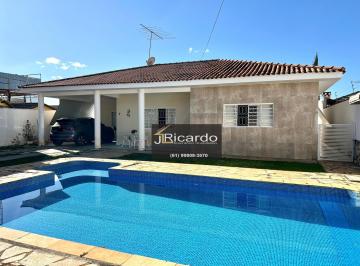 Casa de 3 quartos, Sobradinho · Casa condomínio rk 3 quartos 1 suíte piscina região dos lagos