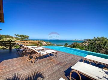 Casa · 331m² · 7 Quartos · 2 Vagas · Casa à venda com deslumbrante vista ao mar!