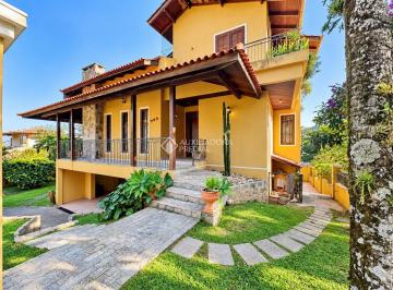 Casa · 295m² · 4 Quartos · 4 Vagas · Casa a venda na Lagoa da Conceição, com 295 m² privativos, estilo clássica