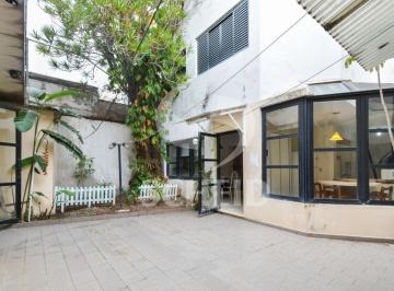 Casa · 384m² · 4 Quartos · 2 Vagas · Sobrado á Venda no Ipiranga com 384m², 4 quartos sendo 2 suítes, 2 vagas.