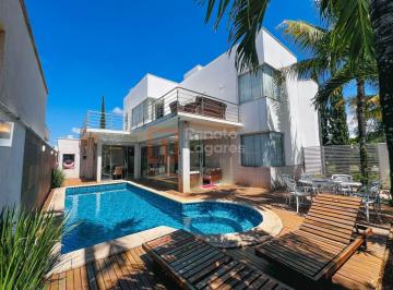 Casa · 330m² · 4 Quartos · 4 Vagas · Sobrado de esquina com piscina e 4 quartos no Condomínio do Lago