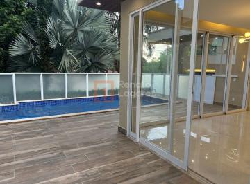 Casa · 230m² · 4 Quartos · 2 Vagas · Casa térrea com 4 suítes e piscina no Condomínio do Lago